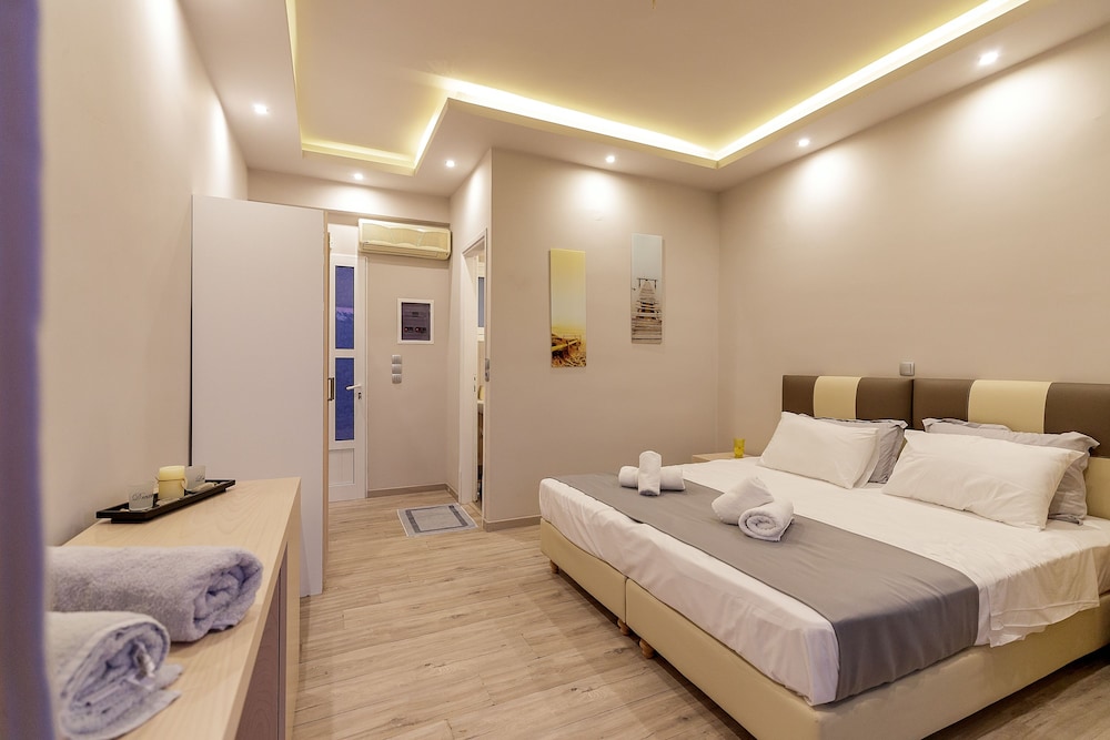 Deluxe  Quadruple Apartment with Kitchen, Living Room and Sea View photo 3