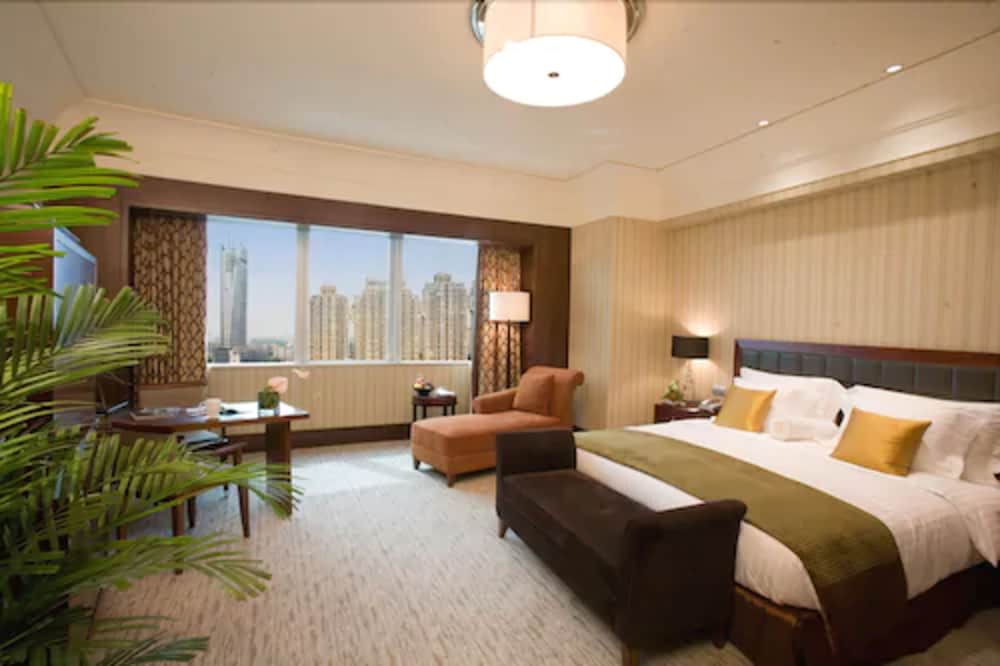 Superior Deluxe King with View - Photo 1