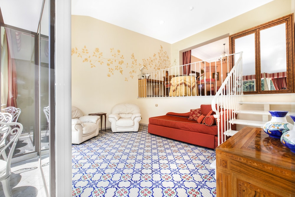Family Suite, Jetted Tub, Valley View thumbnail 6