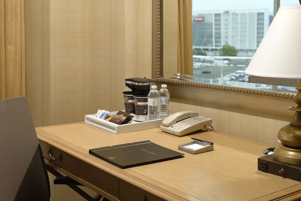 Superior Room, 2 Queen Beds (Levi Stadium View)