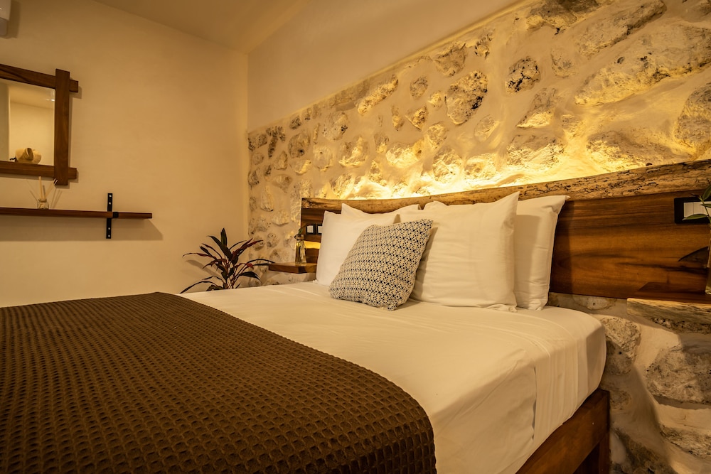 Design Room, 1 Queen Bed, Non Smoking, Garden View
