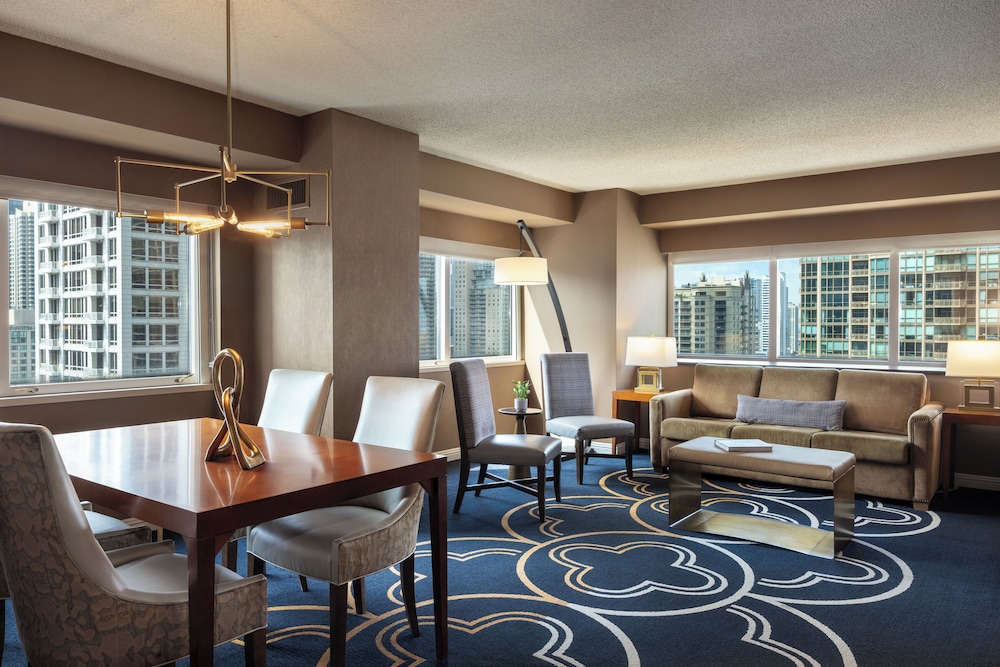 One Bedroom Executive Suite with Sofa Bed - Photo 4