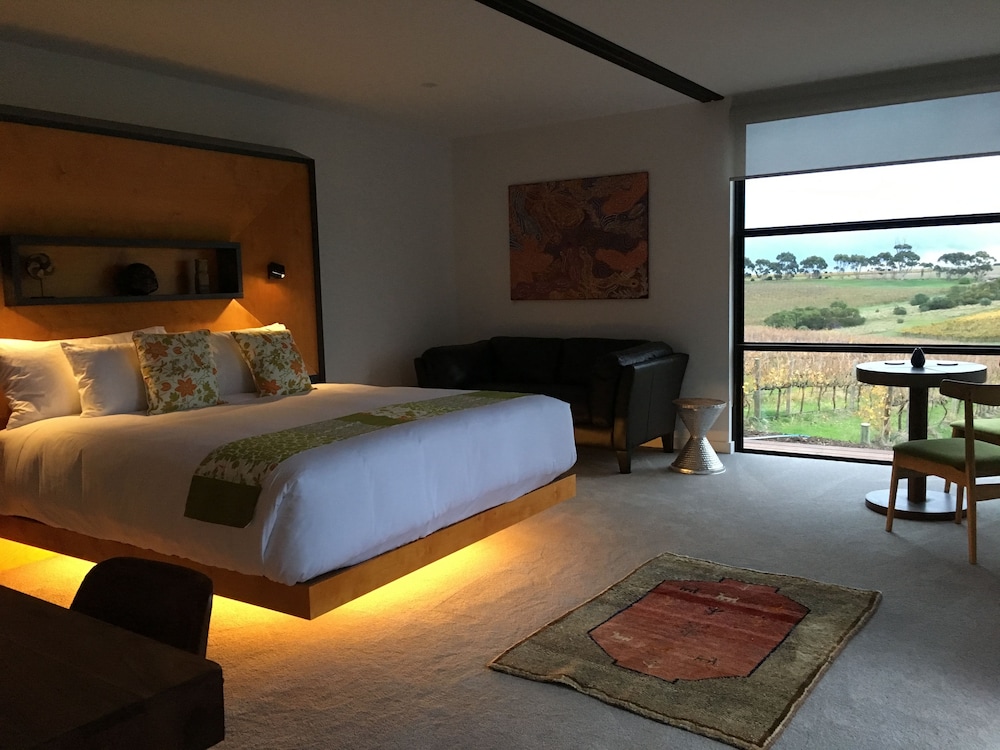 Luxury Suite, 1 King Bed, Non Smoking photo 3