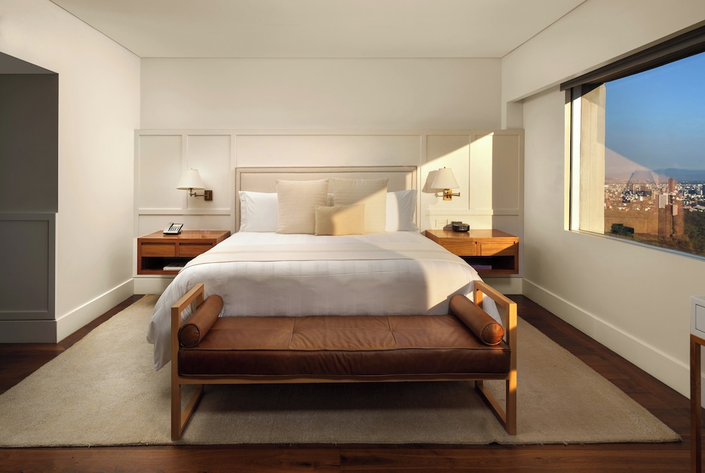 Suite, 1 King Bed (Primary) thumbnail 6