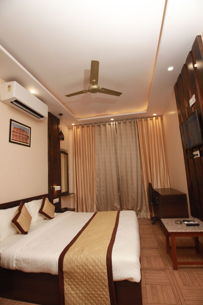Deluxe Studio