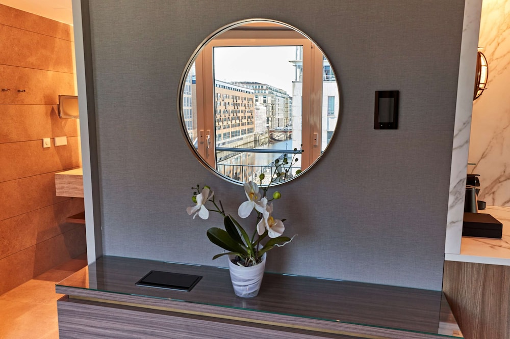 Deluxe Room - Photo 3