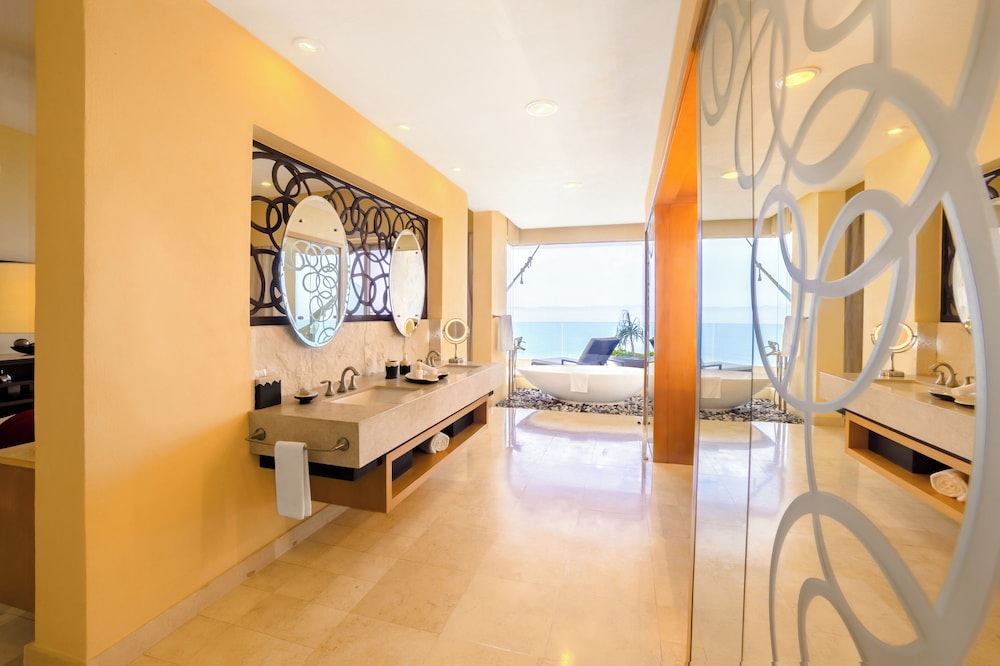 3 Bedroom Suite Panoramic photo 2