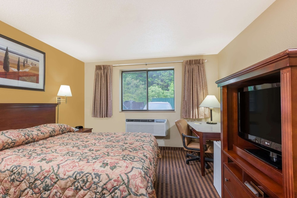 Room, 1 Queen Bed, Accessible, Non Smoking (Mobility Accessible) photo 3