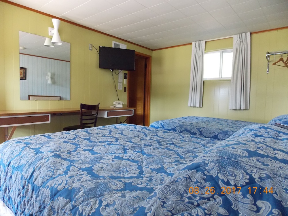 Standard Room, 2 Double Beds, Smoking photo 3