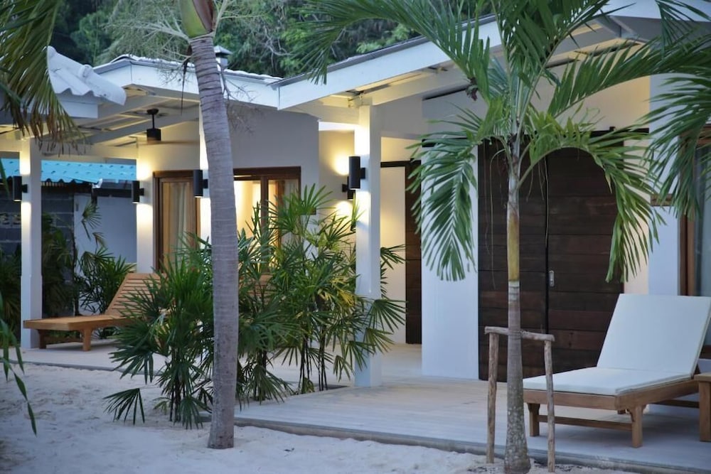 Beach Daze - Garden View photo 3