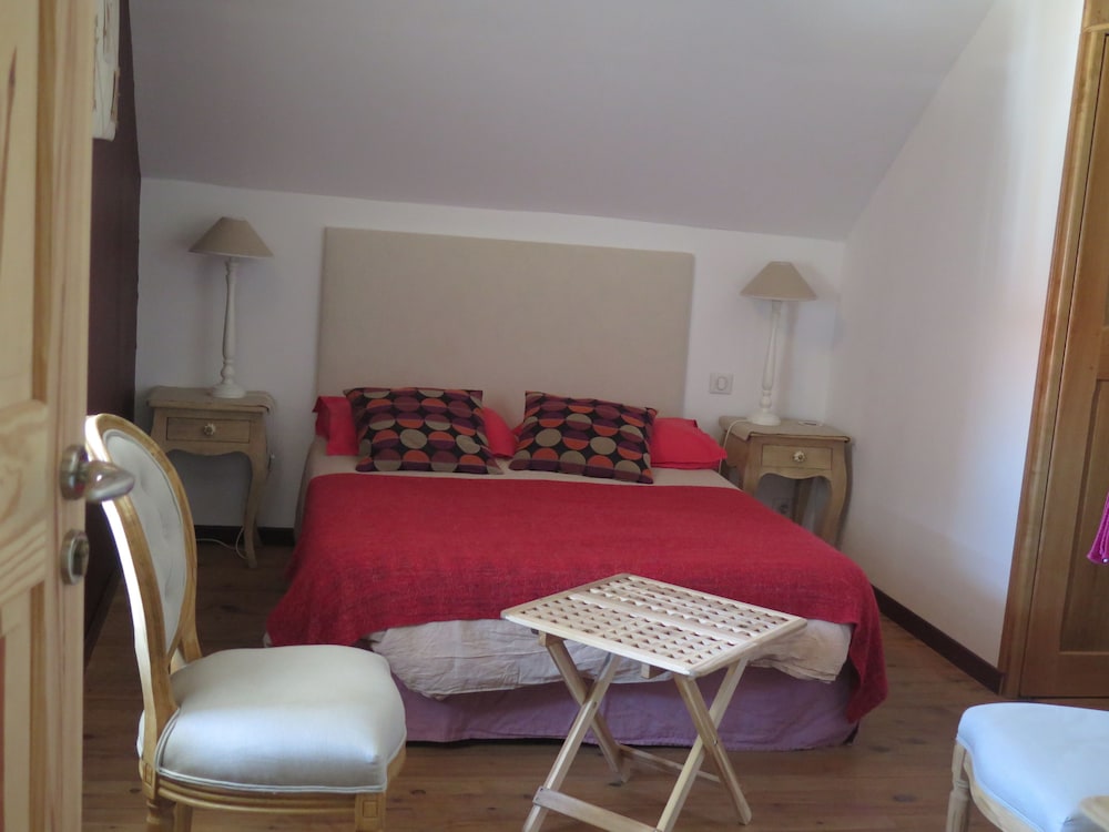 Room (Le Colombier)