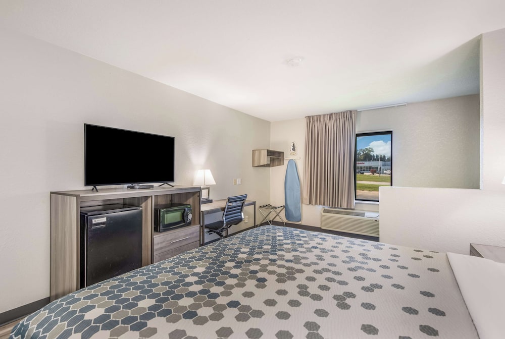Suite, 1 King Bed photo 2