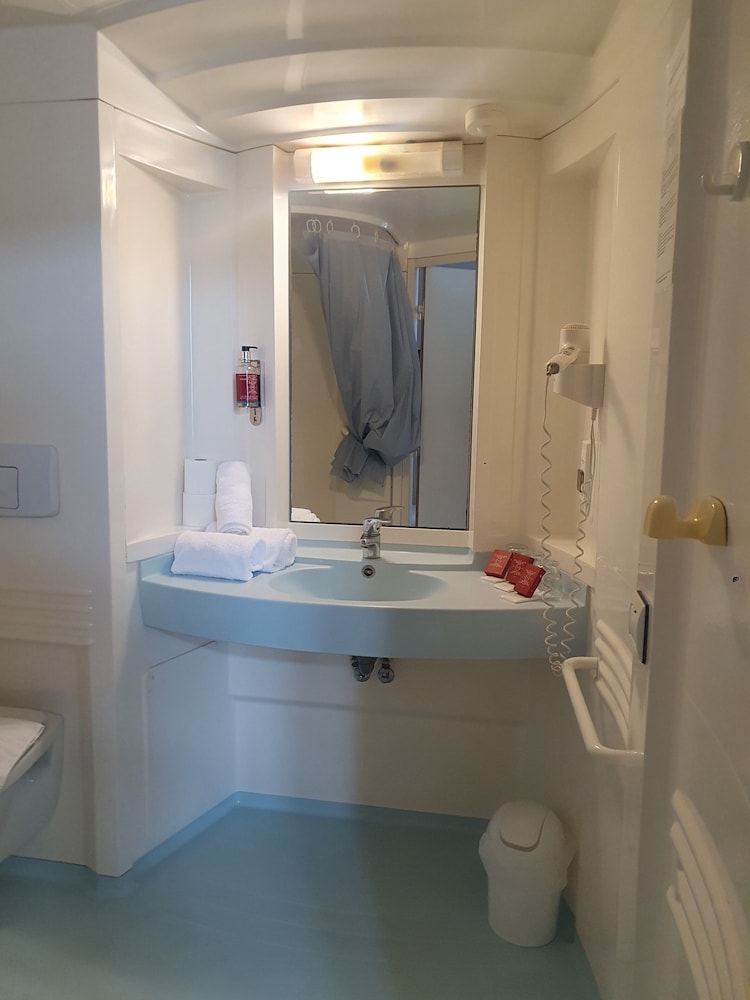 Comfort Triple Room, Courtyard View photo 3