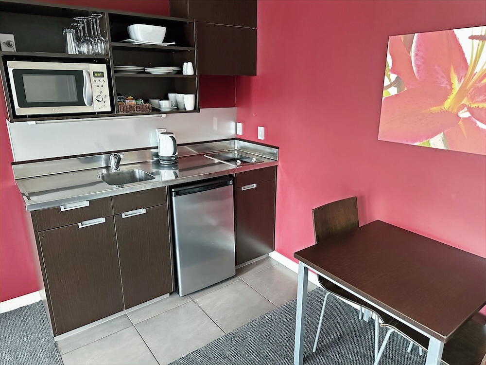 Executive Studio with Spa Bath and Kitchenette photo 3
