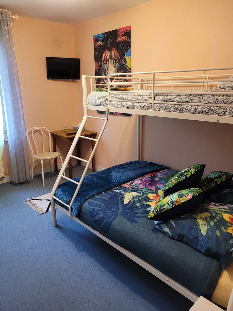 Family Room, Multiple Beds (3) - Photo 3