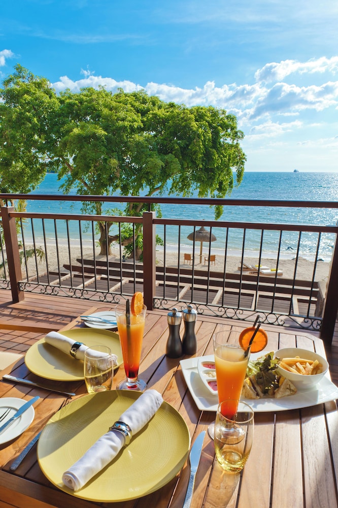 Luxury Ocean Front Pool Suite photo 2