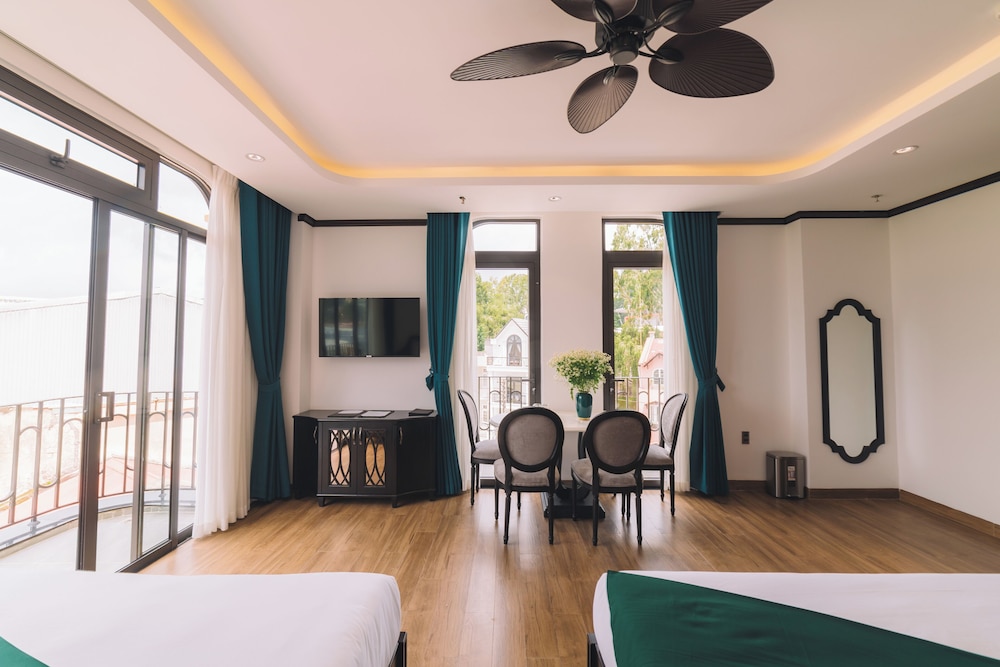 Luxury Apartment - Photo 7