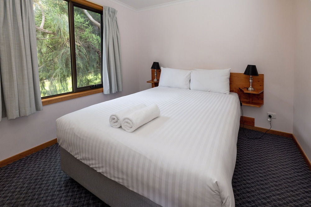 Standard Suite, 2 Bedrooms, Non Smoking, Kitchen (S/C Unit) photo 1