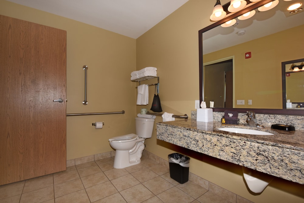 Suite, 1 King Bed, Accessible, Kitchen - Photo 5