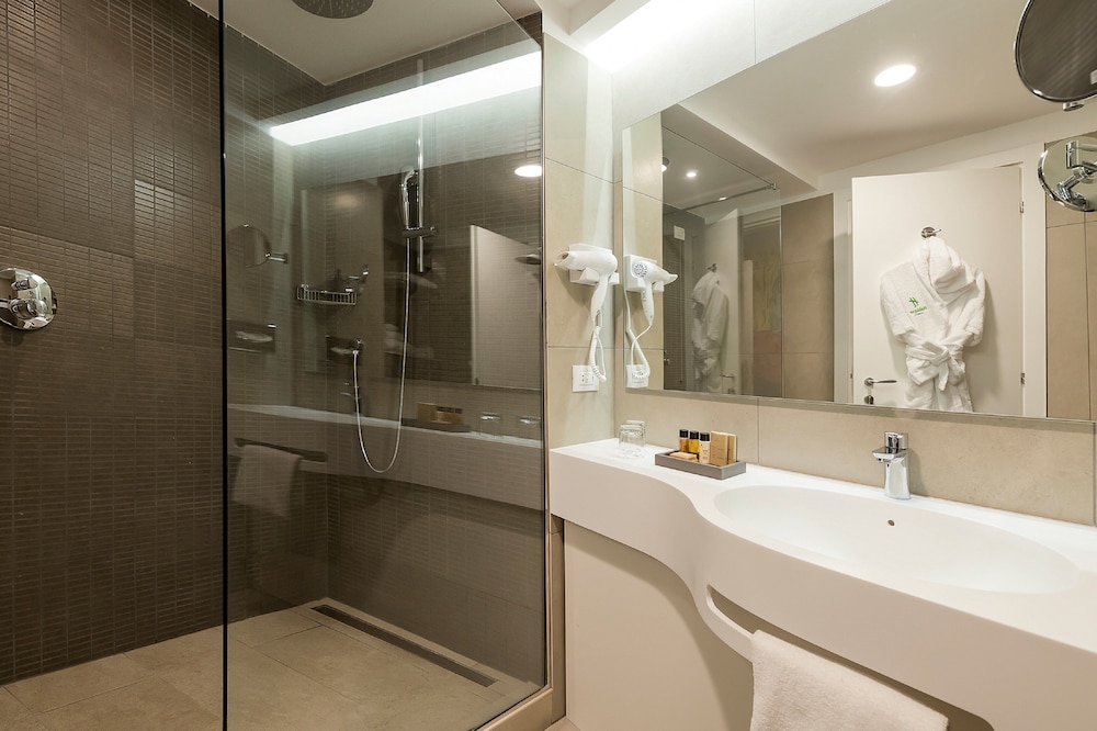 Premium Room - Photo 18