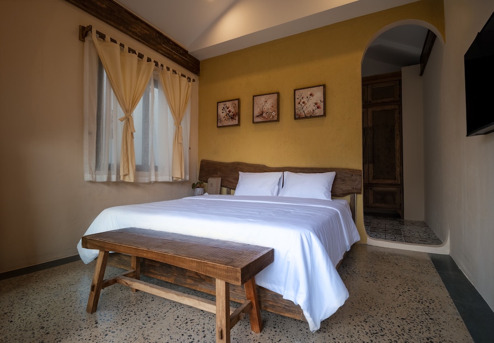 Basic Double Room, Pool View