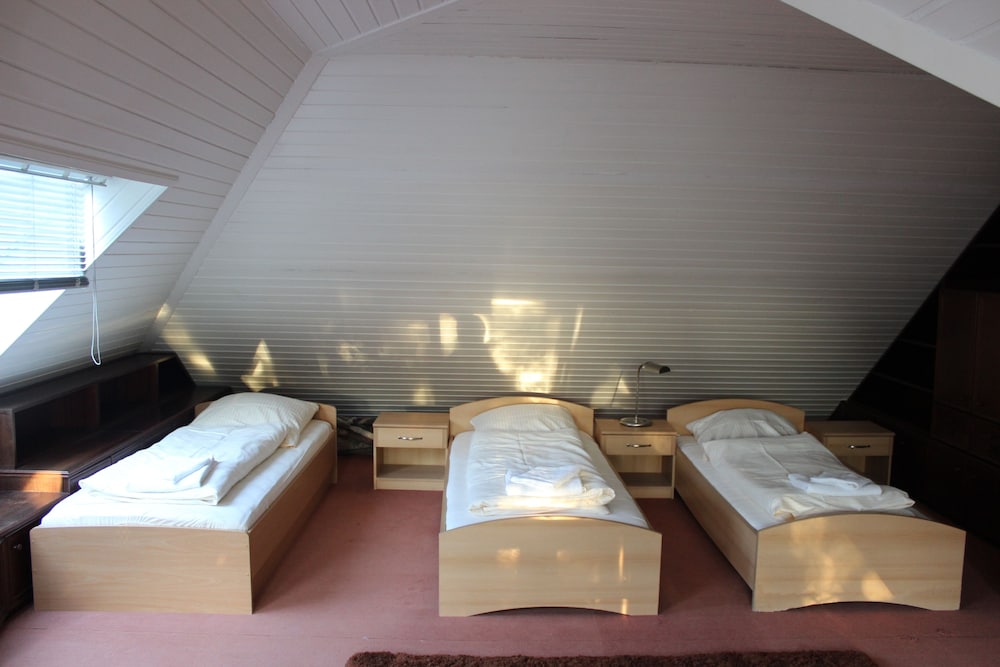 House, Multiple Bedrooms photo 1