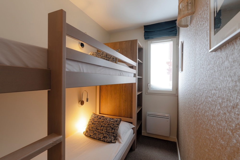 Family Suite, 2 Bedrooms, Balcony photo 2