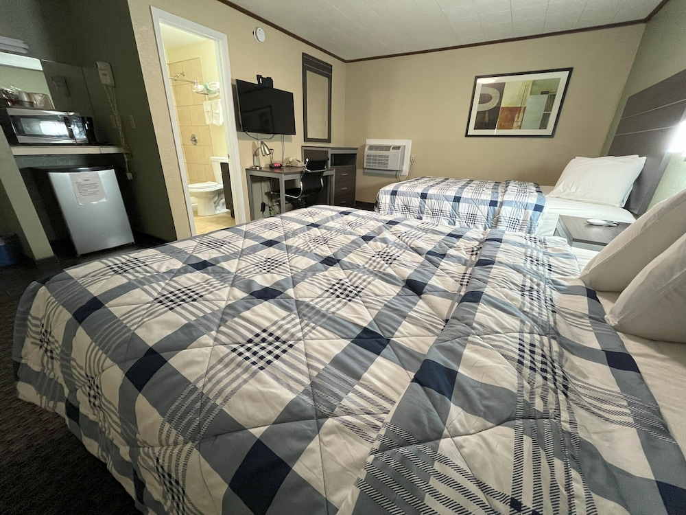 Standard Room, 2 Queen Beds, Non Smoking photo 1