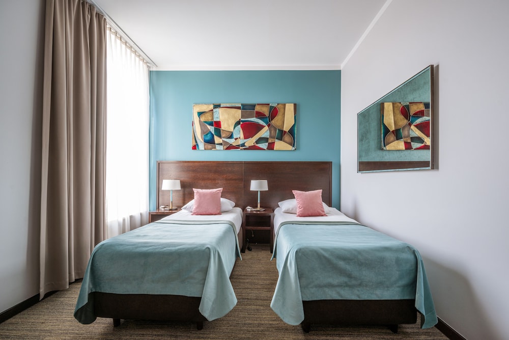 Classic Twin Room, 2 Twin Beds - Photo 3