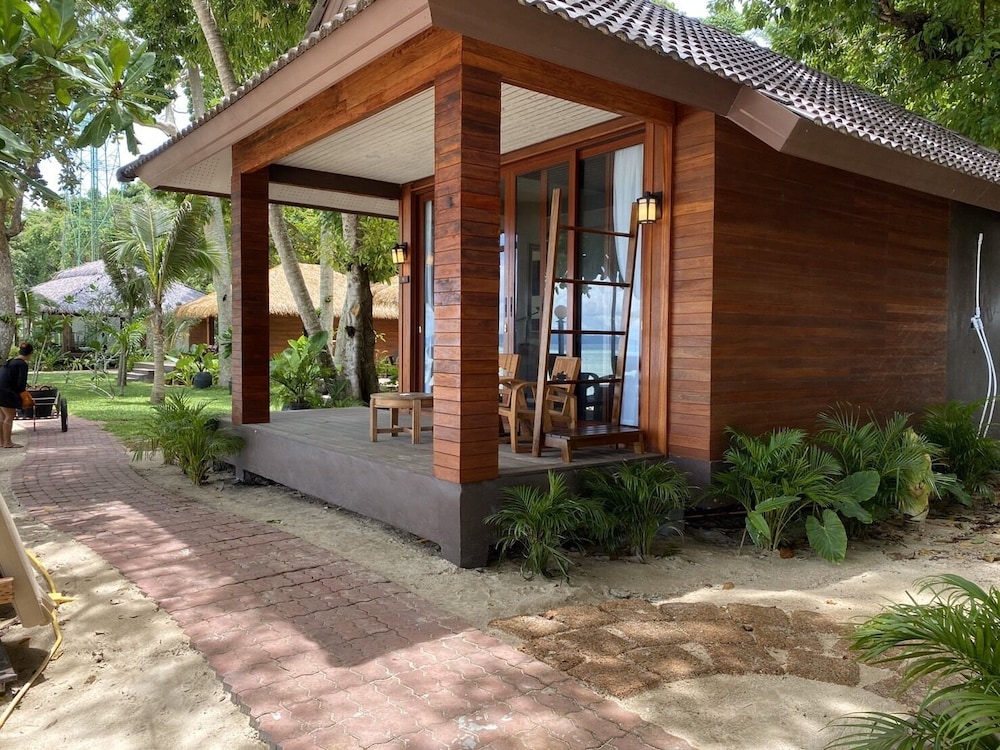 Beachfront Breeze - Photo 3