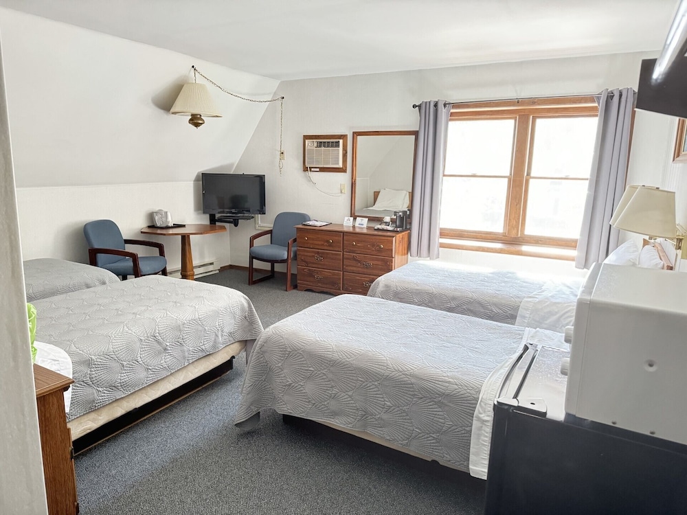 Room, 4 Twin Beds (Second floor, stairway access only) photo 1