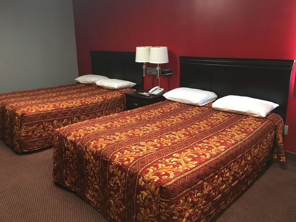 Room, 2 Queen Beds, Smoking - Photo 1