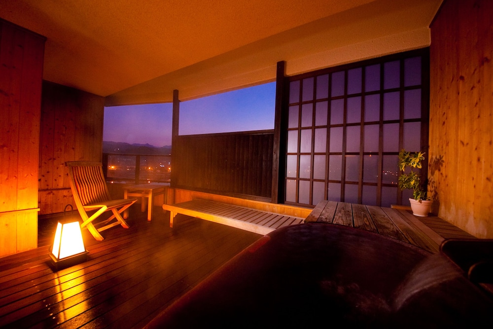 Deluxe Room, Hot Tub photo 2