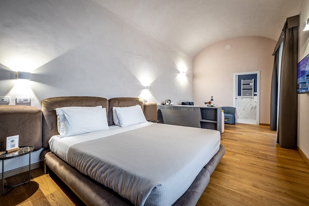 Superior Double or Twin Room, Garden View - Photo 13