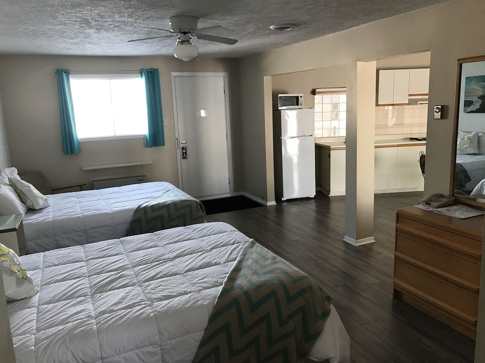 Family Room, 1 Bedroom, River View photo 1
