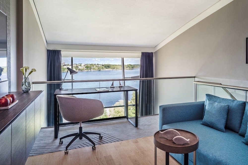 Suite, 1 King Bed with Sofa bed