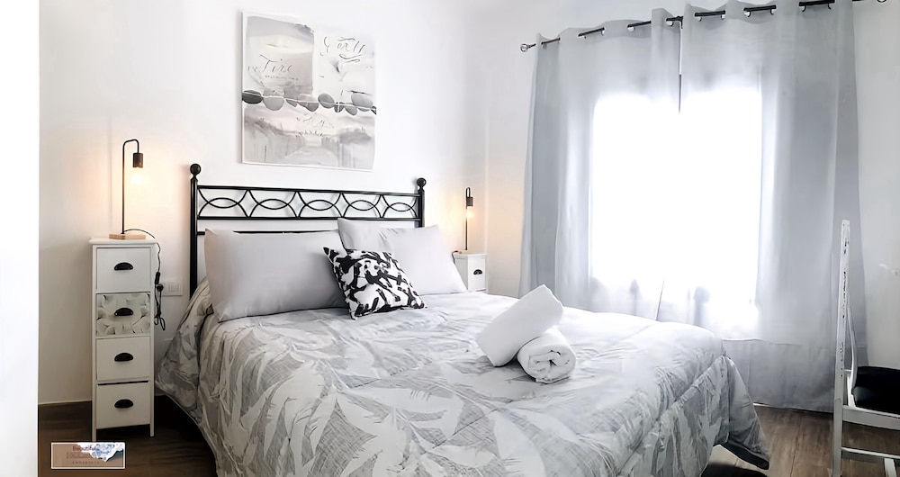Ambassador Twin Suite, City View photo 3