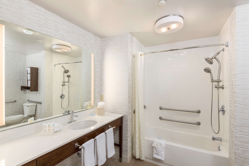 Suite, 2 Bedrooms, Accessible, Non Smoking - Photo 9