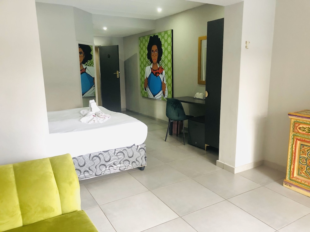 Standard Room, 2 Twin Beds, Pool Access, Pool View - Photo 22
