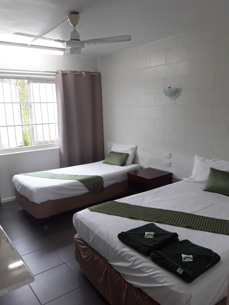 Suite, Multiple Beds, Courtyard View photo 2
