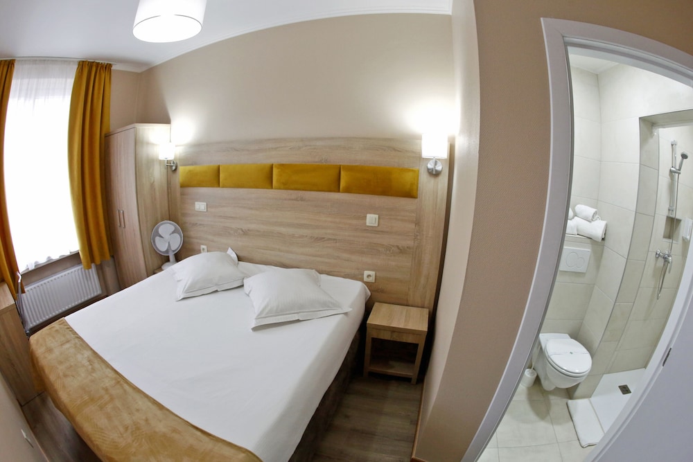 Standard Double Room - Photo 3