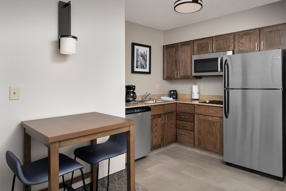 Suite, 1 Bedroom (Mobility Accessible, Tub) - Photo 1