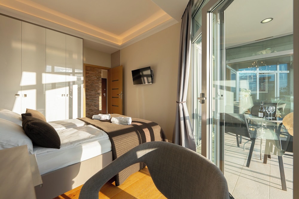 Deluxe Apartment, Partial Sea View (III) photo 2