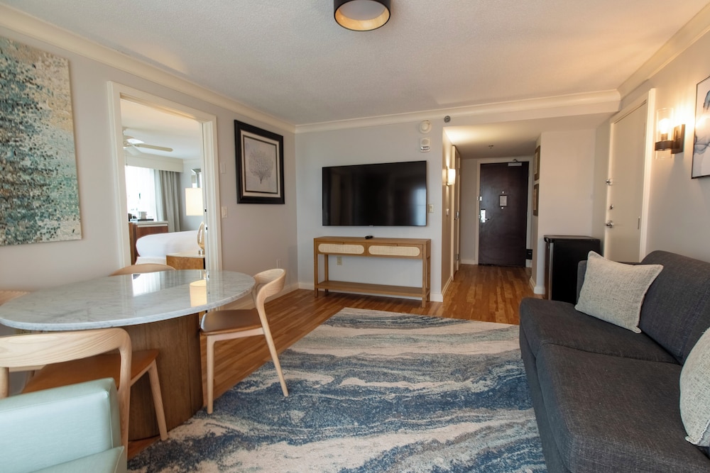 Suite, Accessible - Photo 7