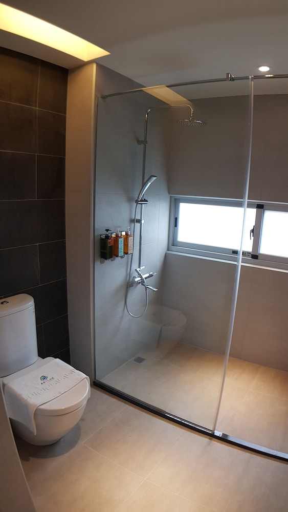 Design Double Room, 2 Bedrooms, Shared Bathroom photo 2