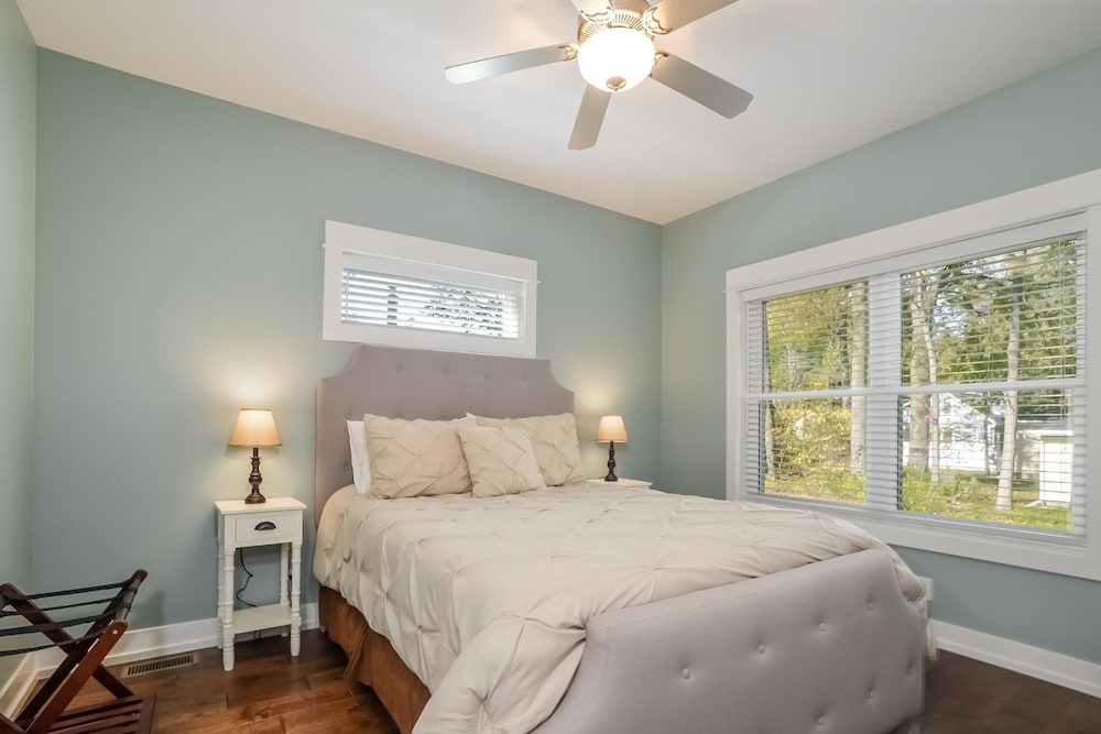 Cottage, 2 Bedrooms, Fireplace photo 3