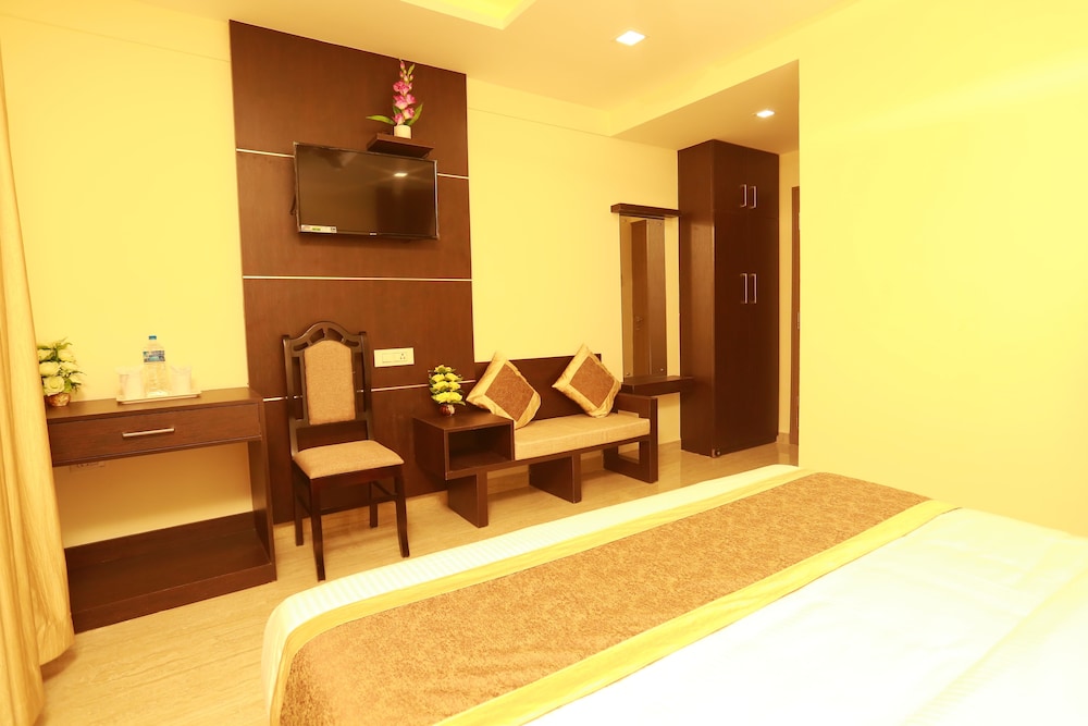 Deluxe Double Room, 1 King Bed, Accessible, City View photo 3