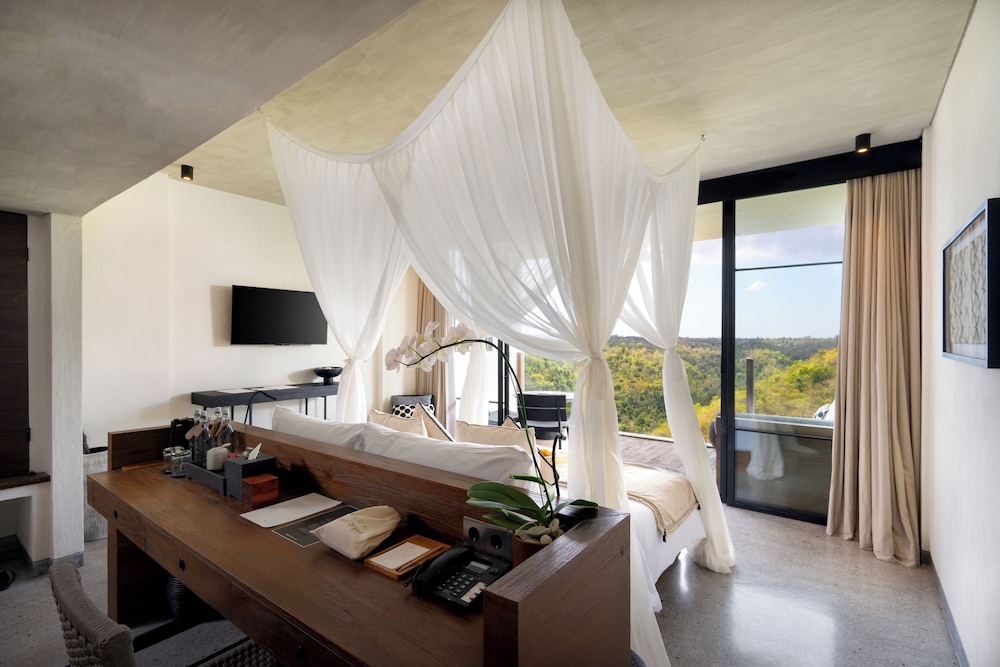 Deluxe Room Balcony with Valley View