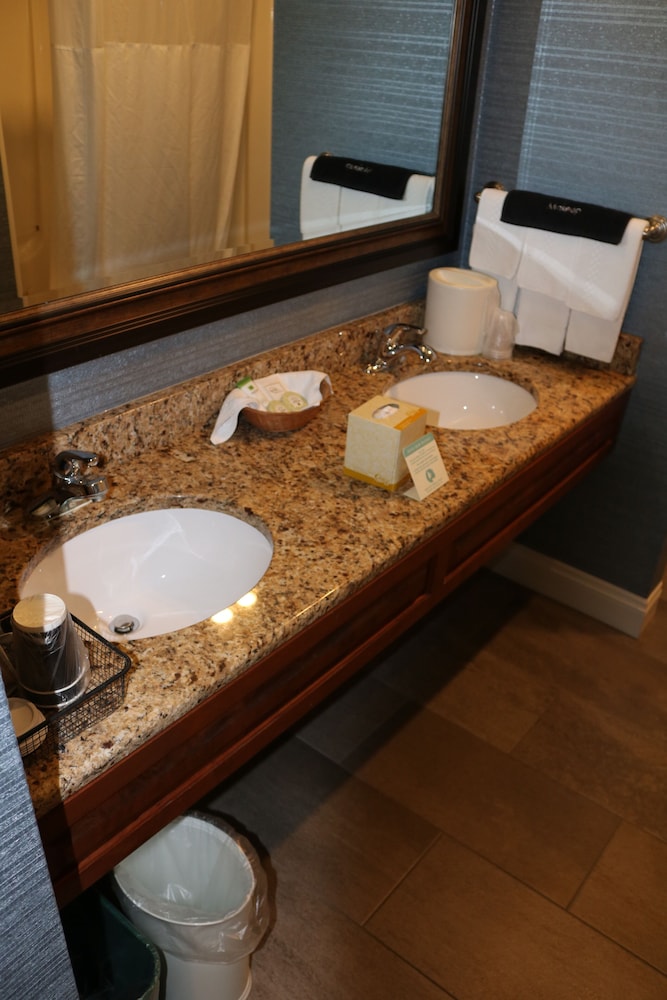 Standard Room, 2 Queen Beds, Jetted Tub (2 Queens, Jetted Tub, N/S) photo 2