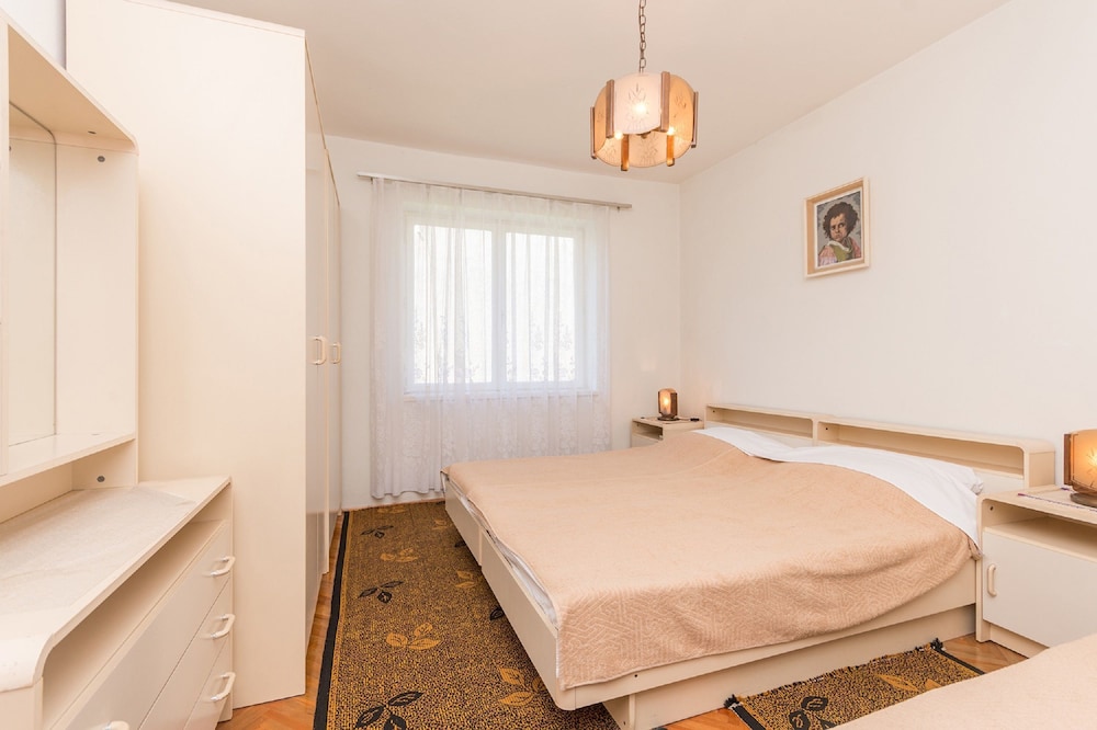 Apartment (A2)